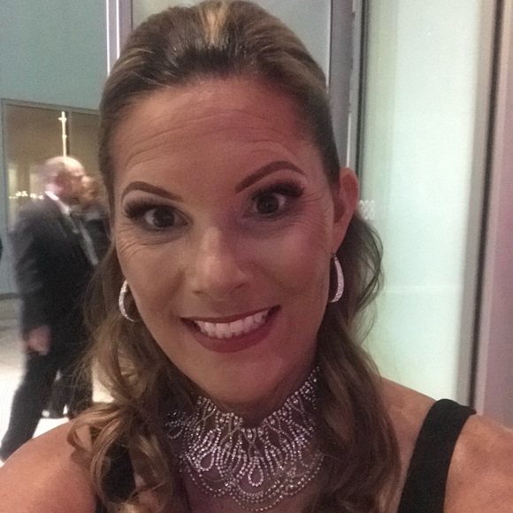 Meet your Posher, Robin - Picture 2 of 2